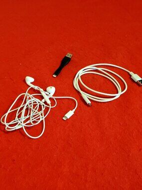 3pc Apple Cell Phone Charger Cables & Headphones NEW!